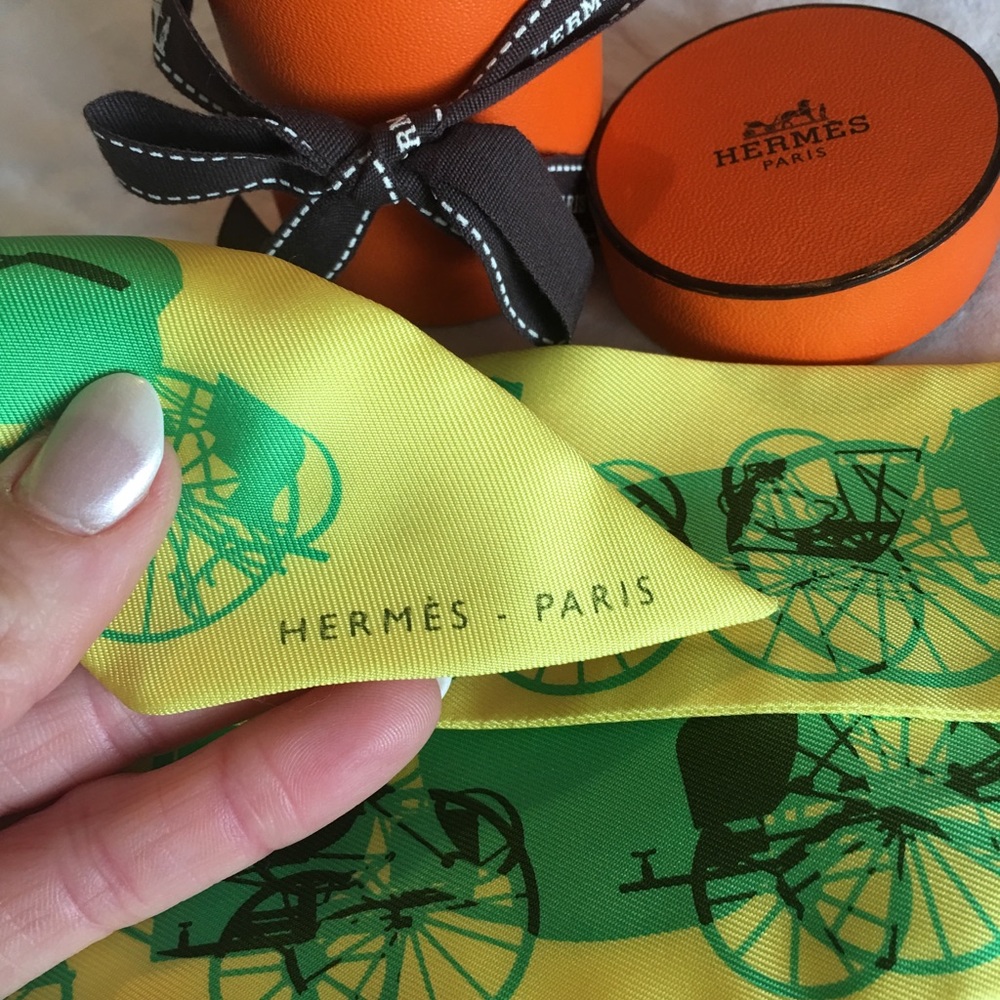 HERMÈS Silk Twilly Green & Yellow Horse Buggy
